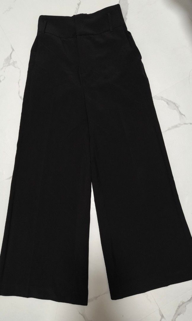 Bread&Butter wide leg pants (Category: Other Bottoms) located in Cavite. Submitted by csl_corner (Listing ID 1466221654, Image 1). Description: Preloved Bread&Butter wide leg pants with detachable belt garterized waist size S 24"-25" length 38" like new ✨ used only once✨ no flaws ✨.