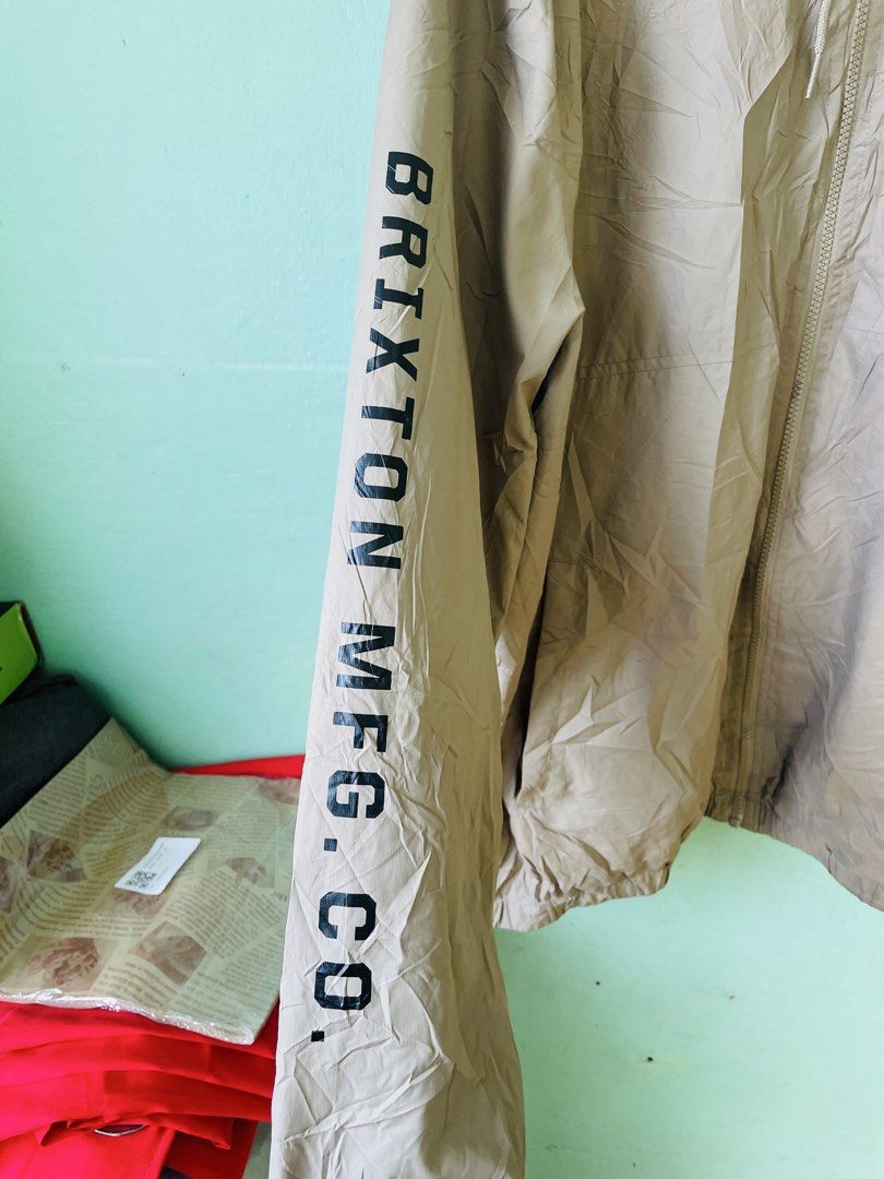brixton windbreaker (Category: Activewear) located in Siquijor. Submitted by trashy84 (Listing ID 1466183967, Image 2). Description: Dimes 25 x 30.