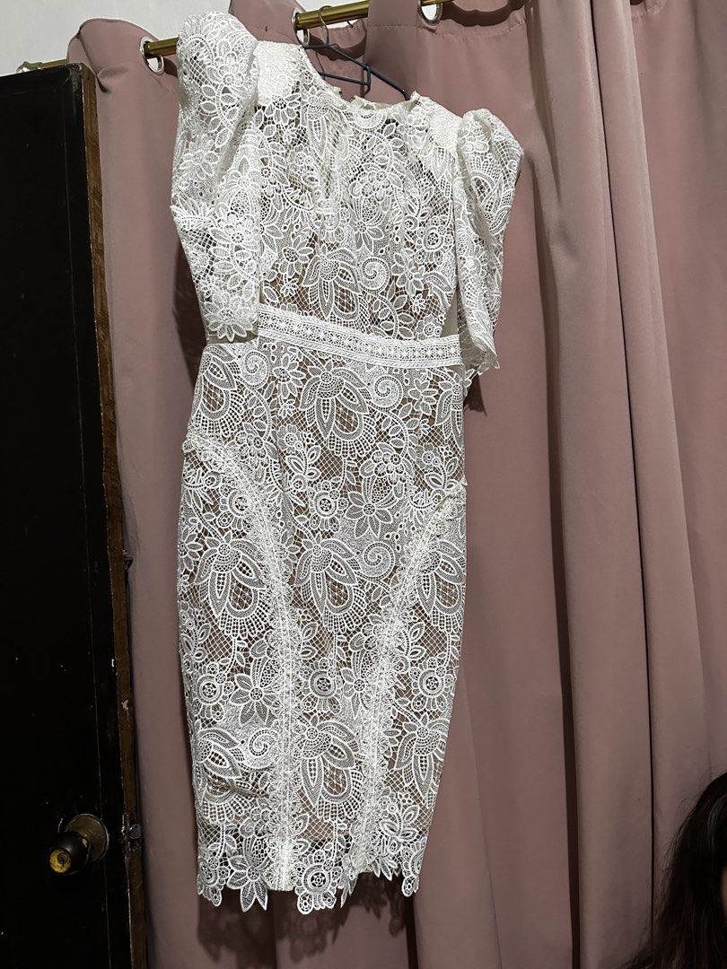 Bronx and banco (Category: Luxury Apparel) located in Muntinlupa City. Submitted by abnar (Listing ID 1466244544, Image 3). Description: 29,000 po original price 🥹 Not ukay po . Sa amo po ito ng tita ko sa ibang bansa super classy and elegant po.
