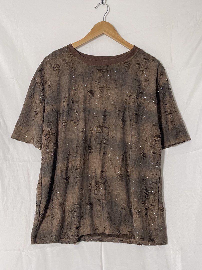 Brown Distressed Glittered Grunge Shirt (Category: Tshirts & Polo Shirts ) located in Imus. Submitted by mochi.rella (Listing ID 1466329932, Image 1). Description: Brown Distressed Glittered Excellent Condition Fit L W 23.5 | L 26 .