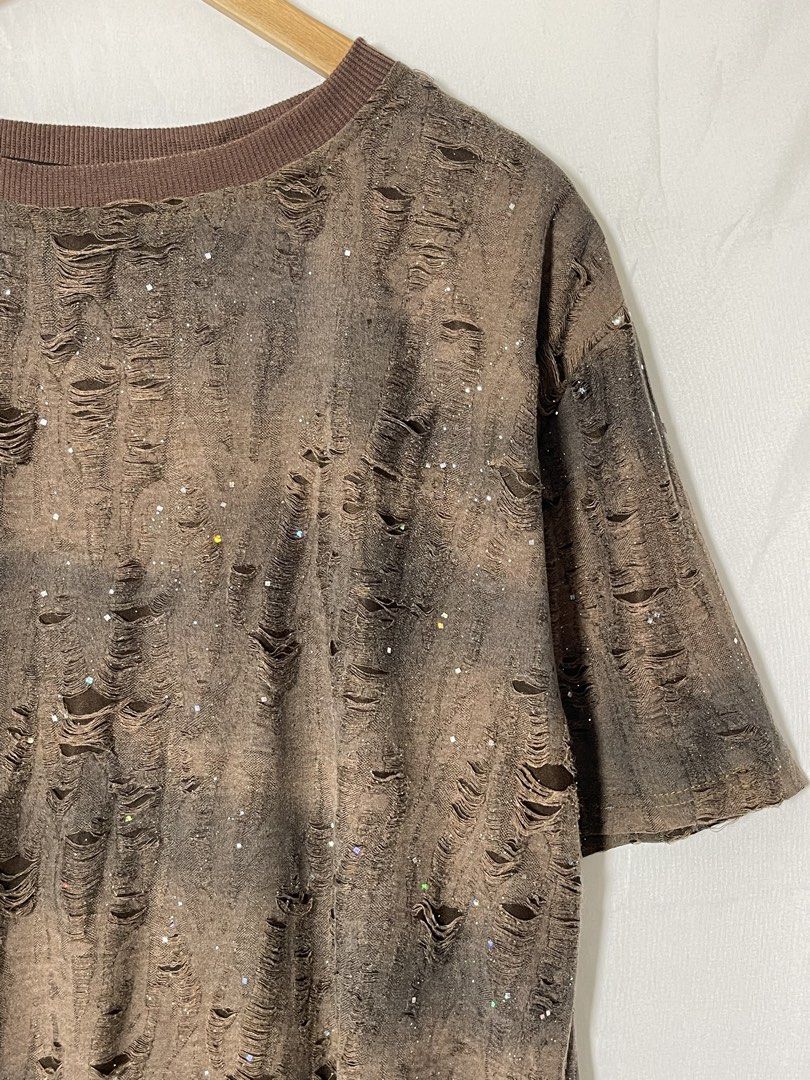 Brown Distressed Glittered Grunge Shirt (Category: Tshirts & Polo Shirts ) located in Imus. Submitted by mochi.rella (Listing ID 1466329932, Image 2). Description: Brown Distressed Glittered Excellent Condition Fit L W 23.5 | L 26 .