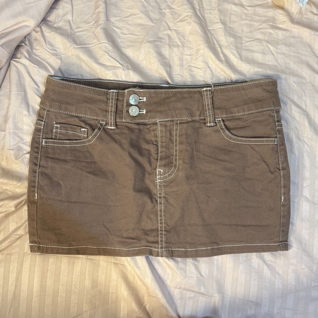 Brown Mini Skirt (Category: Skirts) located in Quezon City. Submitted by gem_210 (Listing ID 1466277874, Image 1). Description: > DM for more pictures > Size: 36.