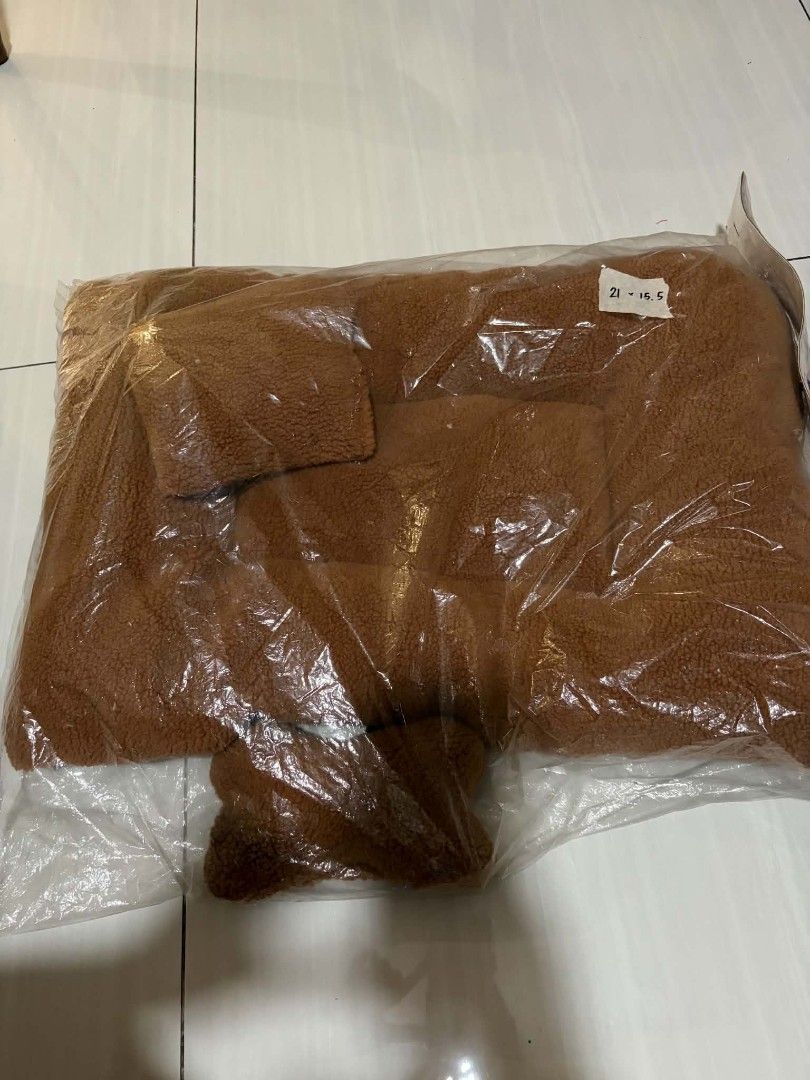 Brown Pet Bed (Category: Homes & Other Pet Accessories) located in Manila. Submitted by aaliyahsa58389 (Listing ID 1466196309, Image 1). Description: Brand new Size in inches in photo. .