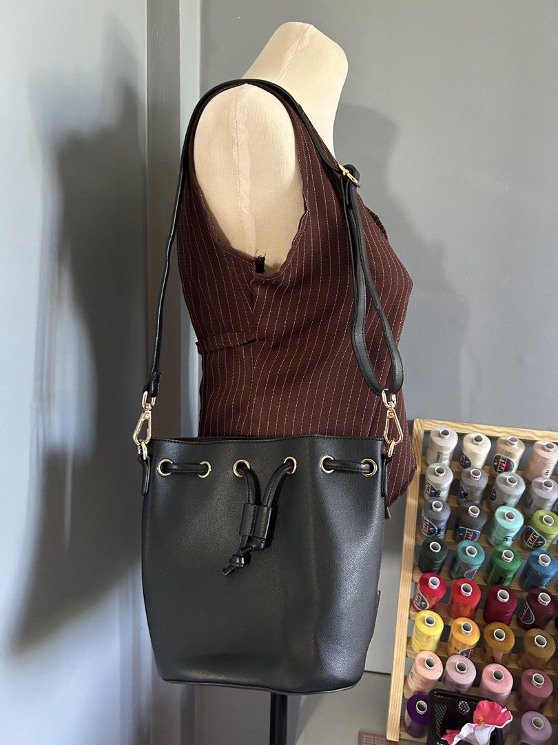 Bucket sling bag (Category: Shoulder Bags) located in Banaybanay. Submitted by rethread.co (Listing ID 1466189940, Image 2). Description: Adjustable strap buckle bag .