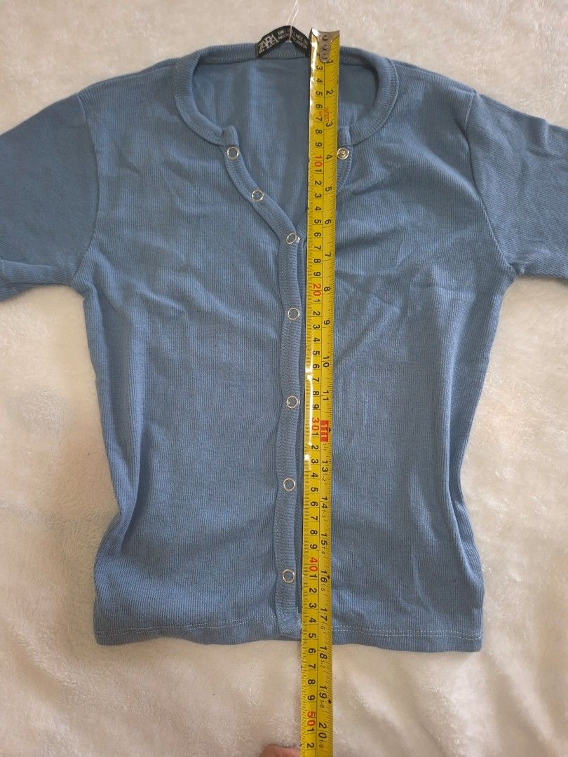 Bundle shirts (Category: Shirts) located in Paranaque City. Submitted by hbd1233 (Listing ID 1466223467, Image 3). Description: 40 each but the bundle is 3 for 100.