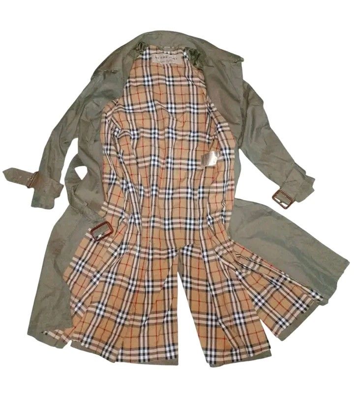 BURBERRY (Category: Coats, Jackets and Outerwear) located in Taguig. Submitted by clothingselection (Listing ID 1466199033, Image 3). Description: PTPA BURBERRY TRENCH COAT BUST 21 WAIST 22 LENGTH 43 EXCELLENT CONDITION NID WASH FRESH FROM BALE.