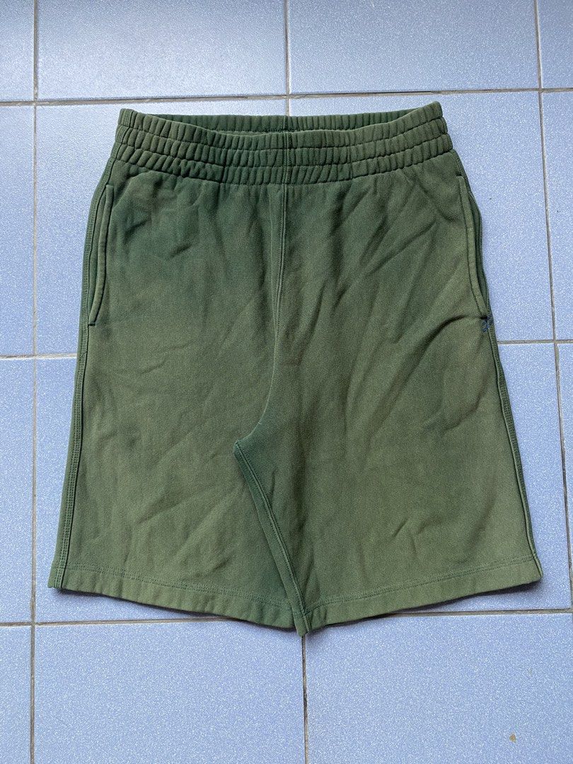 BURBERRY (Category: Shorts) located in Cabuyao City. Submitted by badthrift_pat (Listing ID 1466216185, Image 3). Description: BURBERRY 👖WAIST:26-38 👖LENGTH:22.5 👖THIGH:13 👖LEG OPEN:11 FLAWS:MINIMAL FADE SPOT 🏷️:499.