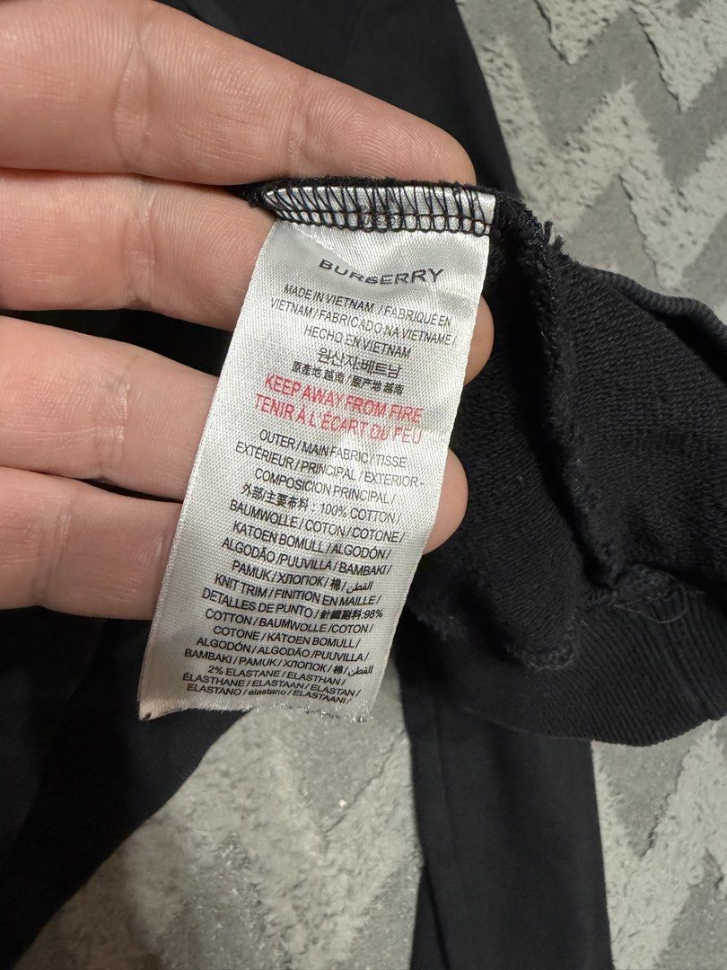 Burberry - Logo Script Black Pullover Hoodie (Category: Coats, Jackets and Outerwear) located in Cavite. Submitted by commoncourtesy (Listing ID 1466292801, Image 2). Description: Size Large Authentic.