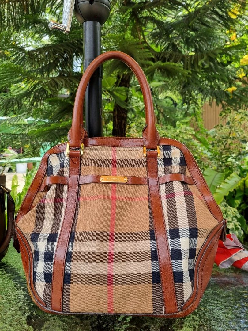 Burberry brown Leather Camel Check Bag Large (Category: Tote Bags) located in Manila. Submitted by talishang_ (Listing ID 1466176097, Image 1). Description: lightly used Burberry Large size.