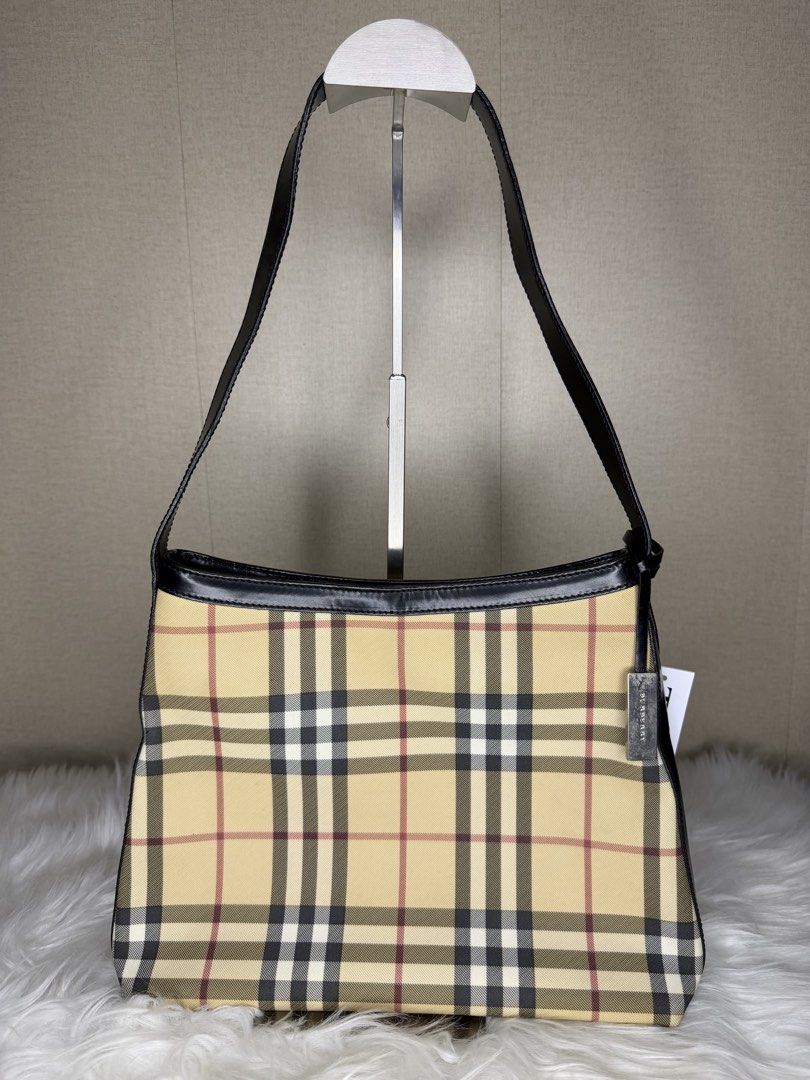 Burberry Nova (Category: Shoulder Bags) located in Bacolod City. Submitted by sh33natole.07 (Listing ID 1466179169, Image 1). Description: 💯 Authentic 📍 see last picture for the flaw 📍Shop Policies: - All bags are preloved - Buyers are encouraged to review all photos and details carefully before purchasing. 🚫 NO RETURN,NO EXCHANGE 🚫 NO RESERVATION ✅ We accept COD with 20% DP - Payment first before we ship your order. - Jou Reserver,bogus buy