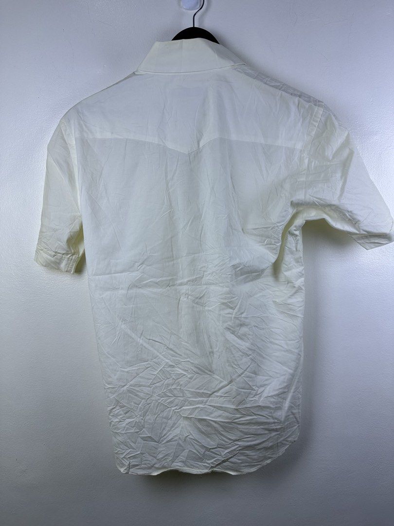 burberry top (Category: Formal Shirts) located in Manila. Submitted by declutterpromax (Listing ID 1466221372, Image 3). Description: .