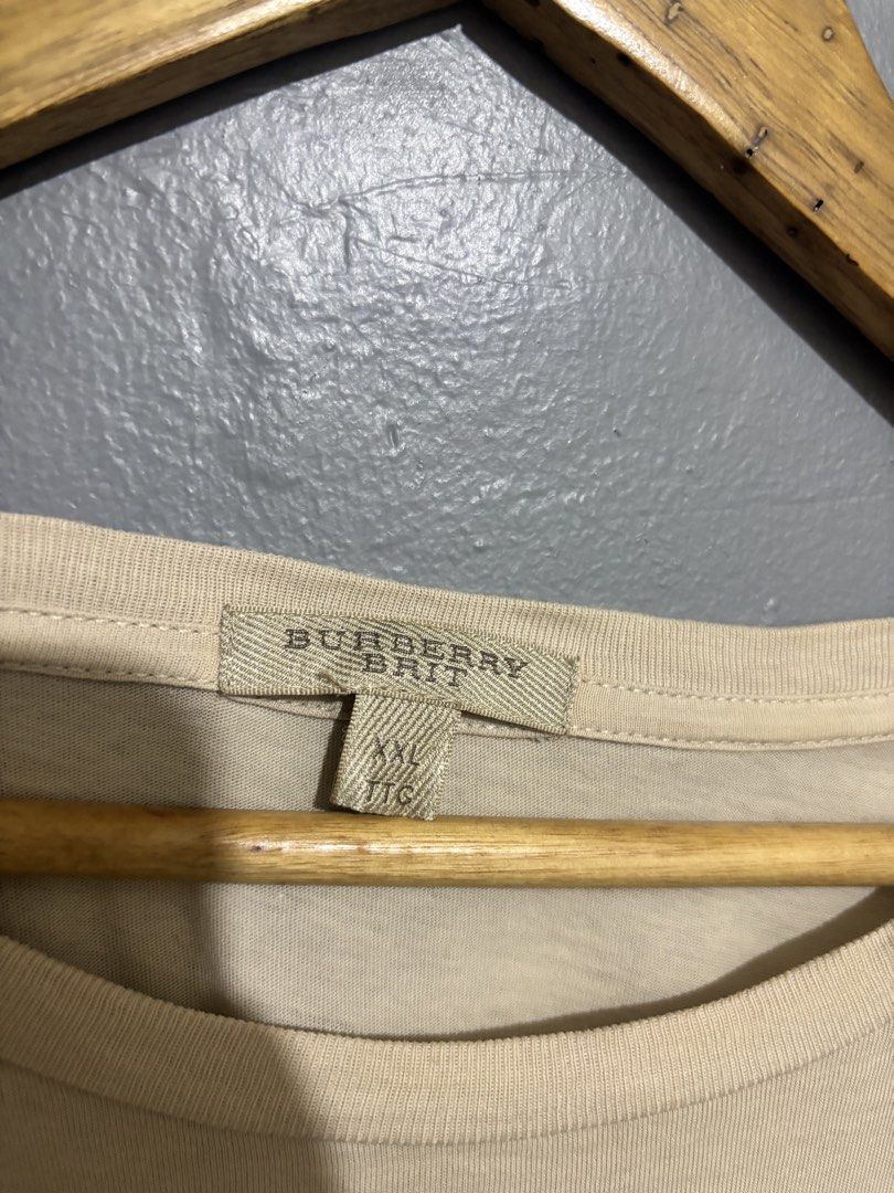 Burberry Tshirt (Category: Tshirts & Polo Shirts ) located in Bacolor. Submitted by dandaofficial25 (Listing ID 1466179648, Image 2). Description: 29L 23W.