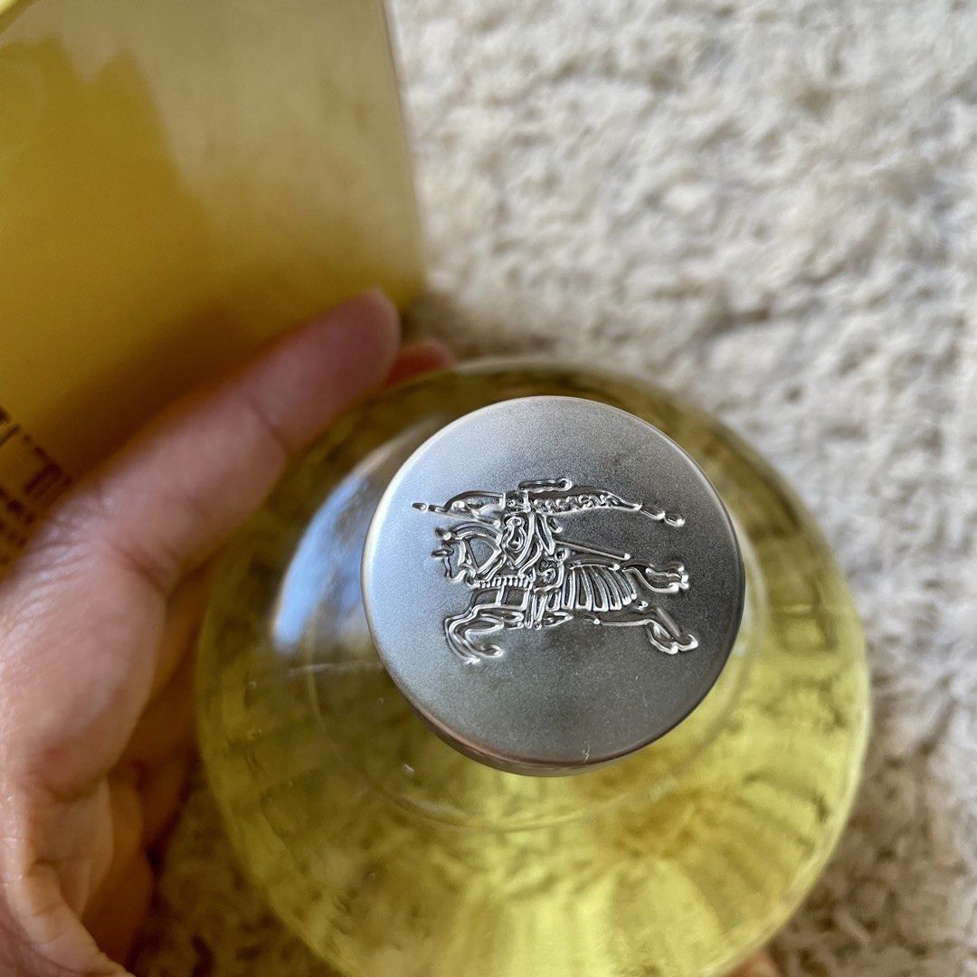 Burberry Weekend for women Perfume (Category: Fragrance & Deodorants) located in Subic. Submitted by javsprelovedstuffs (Listing ID 1466233242, Image 3). Description: Floral fragrance for women Tester (High Qlty) Pls no asking if OG given the price 😂 Can last for hours Good for everyday perfume #perfume #perfumeph #burberry #jomalone #armani #dubaiperfume .