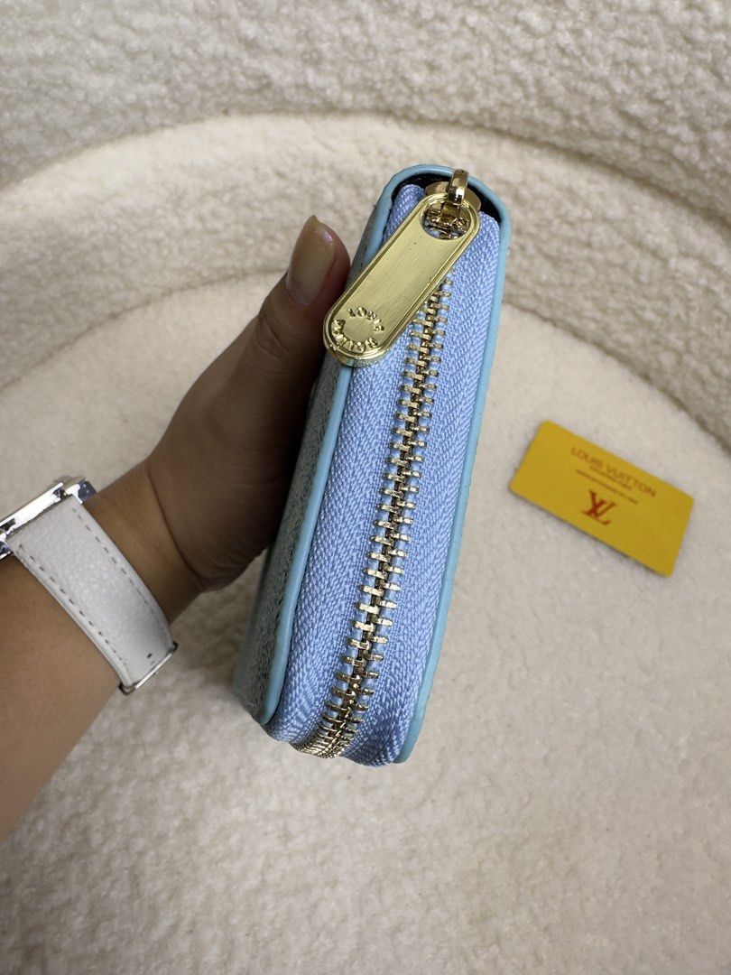 C0ded 3Lvi Denim Style leather long wallet (Category: Wallets & Card holders) located in Binmaley. Submitted by amayscollections (Listing ID 1466290507, Image 3). Description: Comes with box and dustbag mga ses ganda ganda in person nyan for only ₱450 payment first add 70 for cash on delivery✅.