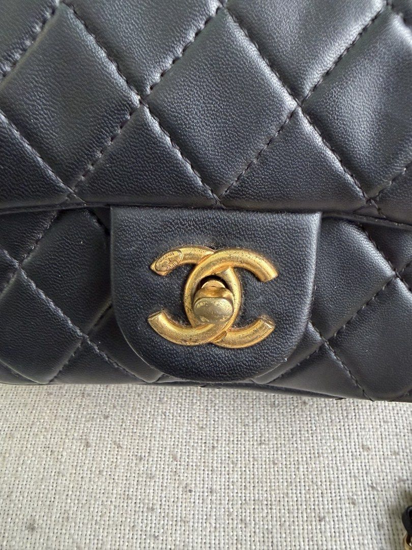 C Flap in mini (Category: Luxury Bags & Wallets) located in Manila. Submitted by bagzbaby1996 (Listing ID 1466275025, Image 2). Description: - vintage bag - can fit phone - signs of usage .