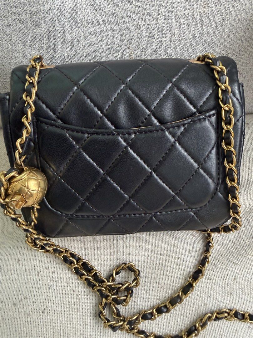 C Flap in mini (Category: Luxury Bags & Wallets) located in Manila. Submitted by bagzbaby1996 (Listing ID 1466275025, Image 3). Description: - vintage bag - can fit phone - signs of usage .