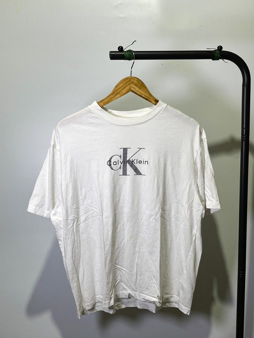 CALVIN KLEIN BASIC LOGO SHIRT (Category: Tshirts & Polo Shirts ) located in Davao. Submitted by nmd.archives (Listing ID 1466175857, Image 1). Description: Large on tag 22 x 26 Color rate and condition: 9.7/10 No issue.