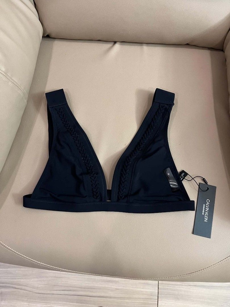 Calvin Klein bikini top (Category: Bikinis & Swimsuits) located in Lucena. Submitted by fiercemoon-a25a79 (Listing ID 1466275658, Image 3). Description: .