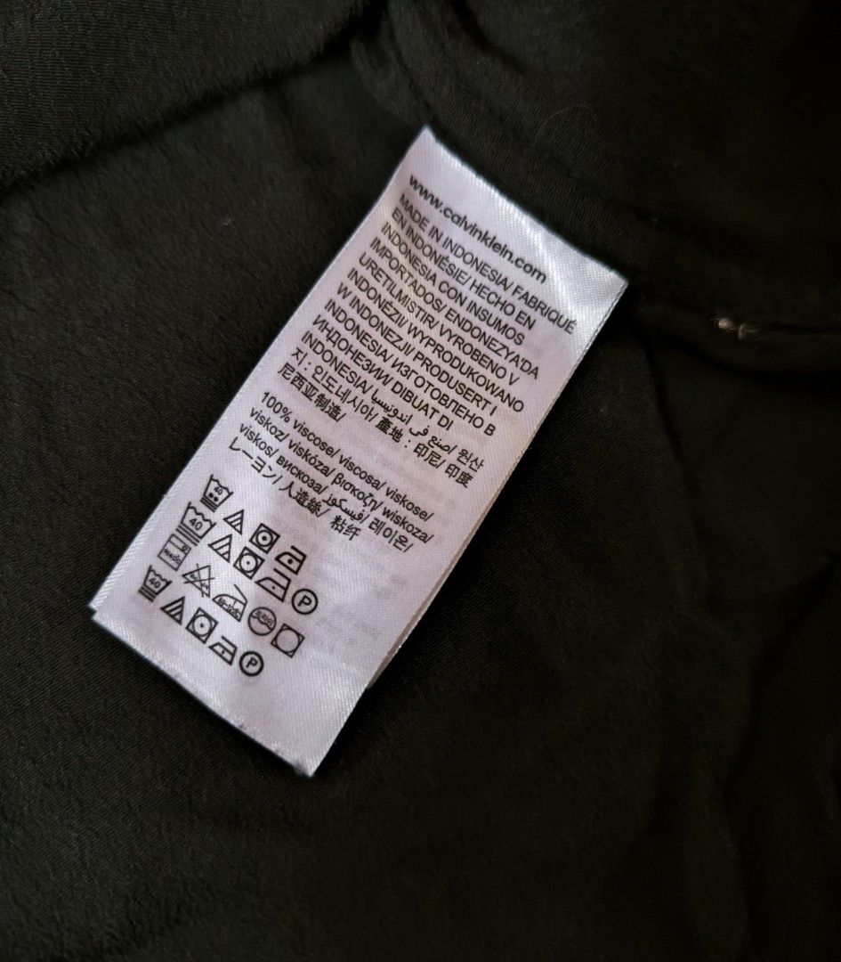 Calvin Klein blouse (Category: Blouses) located in Manila. Submitted by wearforce (Listing ID 1466301490, Image 3). Description: Calvin Klein blouse brand: Calvin Klein in good condition can fit: M-L rate color 10/10 349 + sf.