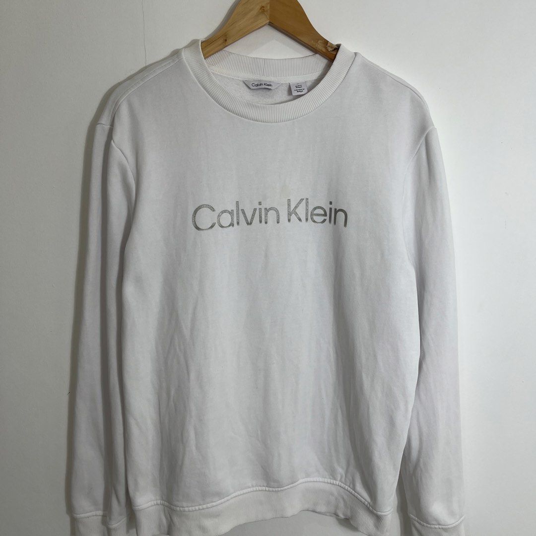 Calvin Klein Crewneck Sweater (Category: Coats, Jackets and Outerwear) located in Nasugbu. Submitted by janstuffs.ph (Listing ID 1466318547, Image 2). Description: Calvin Klein Crewneck Sweater Size on tag: MEDIUM Dimension: 21"W x 26"L Sleeve: 25" Best fit: MEDIUM Condition: 10/10 Like New! Flaw: None Mine: 1280 Thankyou po 🫶💕.