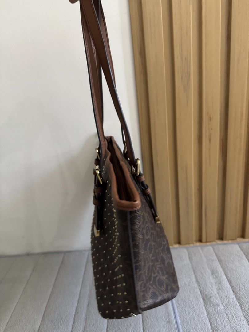 Calvin Klein Shoulder Bag (Category: Luxury Bags & Wallets) located in Manila. Submitted by celine3103 (Listing ID 1466213951, Image 3). Description: .