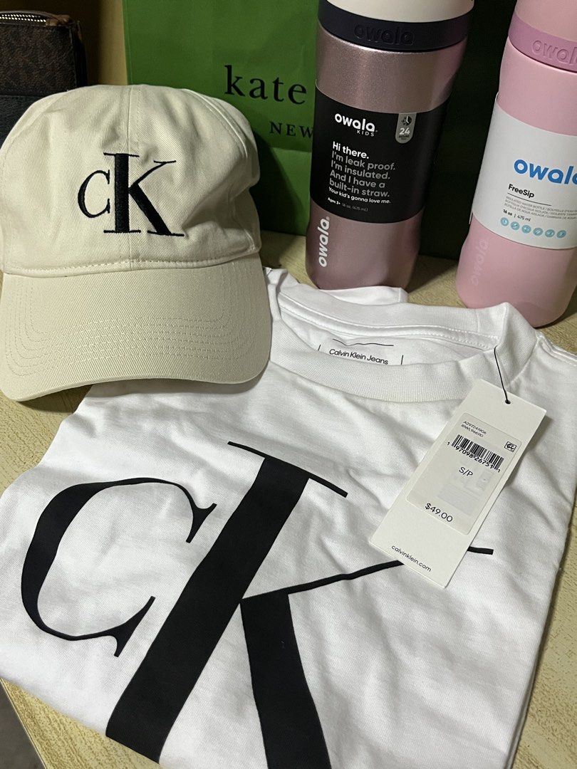 Calvin Klein Women’s Tee & Cap SET (Category: Shirts) located in Quezon City. Submitted by azarels (Listing ID 1466329332, Image 1). Description: With CK paperbag (1 PAPERBAG ONLY) Shirt needs cleaning (may dumi sa bandang colar but not used sa storage lang) Cap is One Size. Shirt is Small BOXY FIT (fit to med-large body frame) Authentic CALVIN KLEIN bought in Canada 🇨🇦 Both with Tags ‼️Fixed Price‼️ + local sf 📍Project 8, Quezon City.