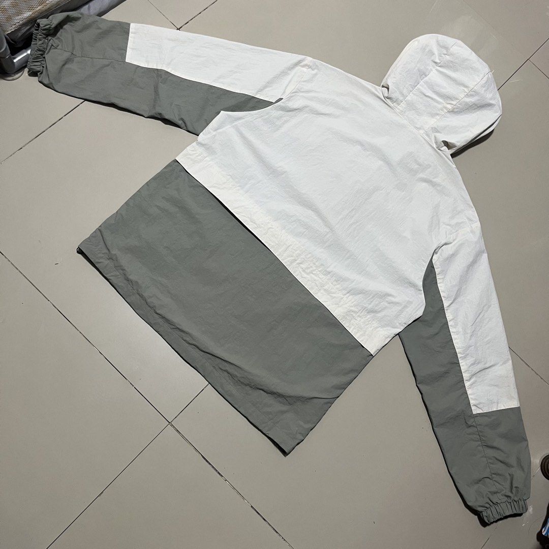 CAMEL EMBROID LOGO WEATHERPROOF OUTDOOR JACKET (Category: Coats, Jackets and Outerwear) located in Manila. Submitted by balanse (Listing ID 1466226107, Image 3). Description: SIZE: M ON TAG FIT SA L-XL DIMES: 24W X 29L EXCELLENT CONDITION. 9.9 HONEST COLOR RATE. ISSUE: MINOR WASHABLE DIRT CHECK LAST PIC.