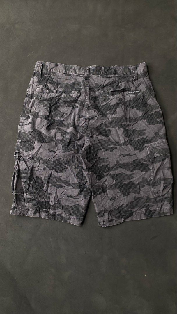 CAMOUFLAGE CARGO SHORT (Category: Shorts) located in Cebu City. Submitted by drip_on_a_budg3t (Listing ID 1466302377, Image 2). Description: as new no issue 32x21 price+SF .