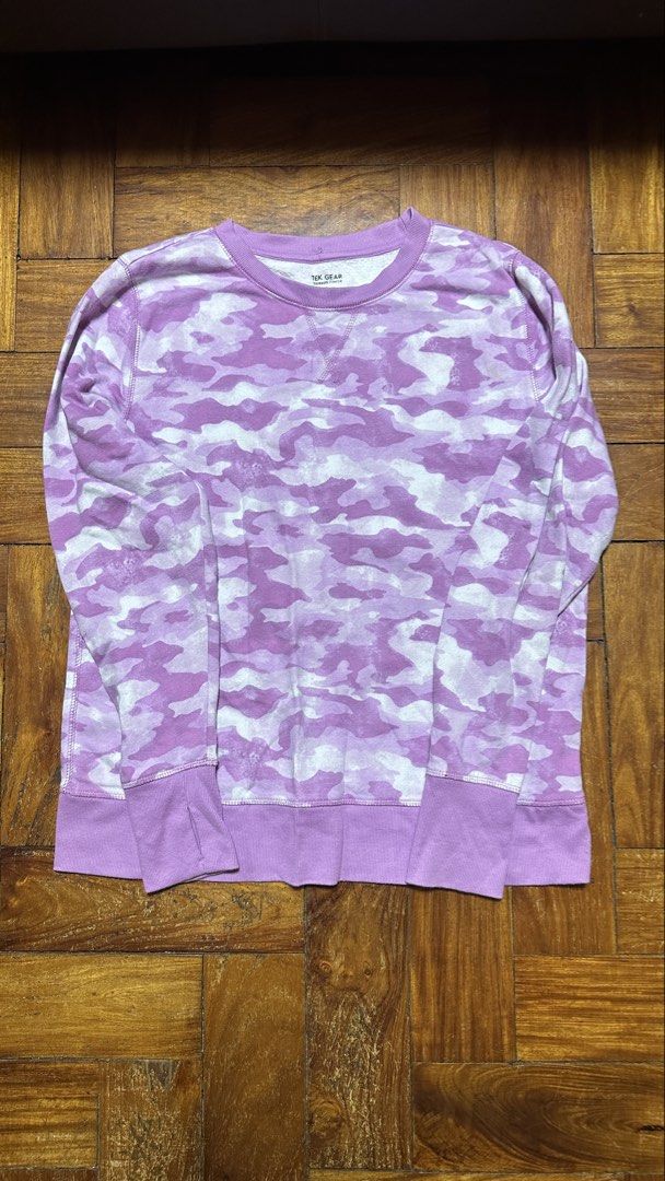 camouflage pink sweater (Category: Looking For) located in Bacoor. Submitted by nicole1738 (Listing ID 1466326675, Image 1). Description: .