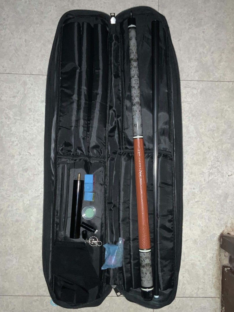 Carbon cue (Category: Other Sports Equipment and Supplies) located in Manila. Submitted by cleverdog.6713da (Listing ID 1466161549, Image 1). Description: SpaceX shaft carbon unbranded butt 12.5mm tip 19.6oz extension ready ( everything in the picture is included).