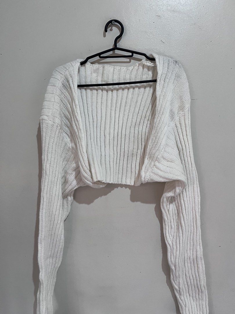 Cardigan White (Category: Coats, Jackets and Outerwear) located in Manila. Submitted by serra_shop (Listing ID 1466187921, Image 3). Description: 10/10 Size: Small to Large Location: Pampanga Courier: J&T.