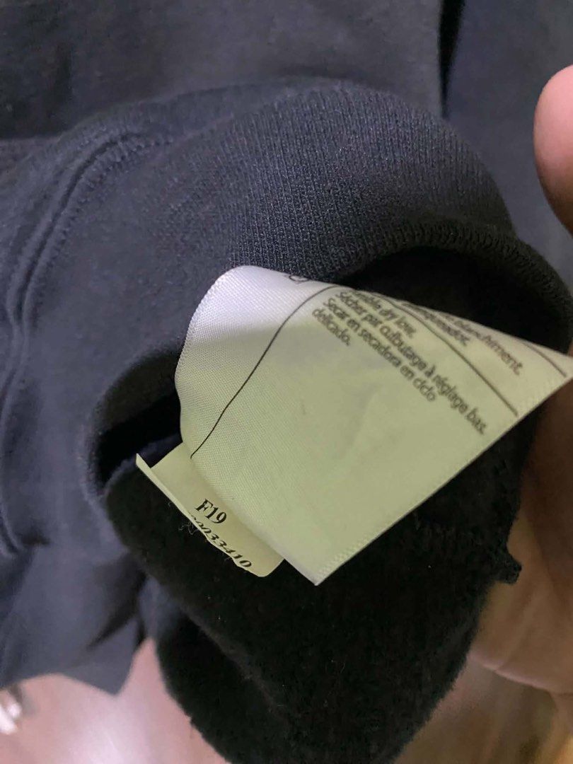CARHARTT (Category: Coats, Jackets and Outerwear) located in Tubod. Submitted by just_thrift.1 (Listing ID 1466276789, Image 3). Description: Carhartt Small on tag Dimes: 22x28 Excellent Condition ₱1,500 + SF.