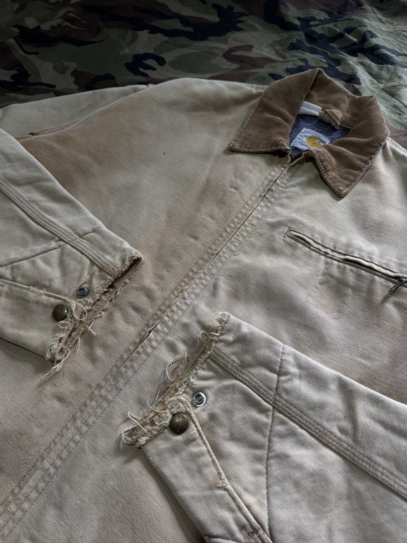 Carhartt detroin 80’s (Category: Coats, Jackets and Outerwear) located in Malaybalay. Submitted by jelter (Listing ID 1466179134, Image 2). Description: Carhartt Detroit jacket Vtg 80’s Dimes 23x26 No patch design Issue: patchMark at the chest pocket Verry good condition .