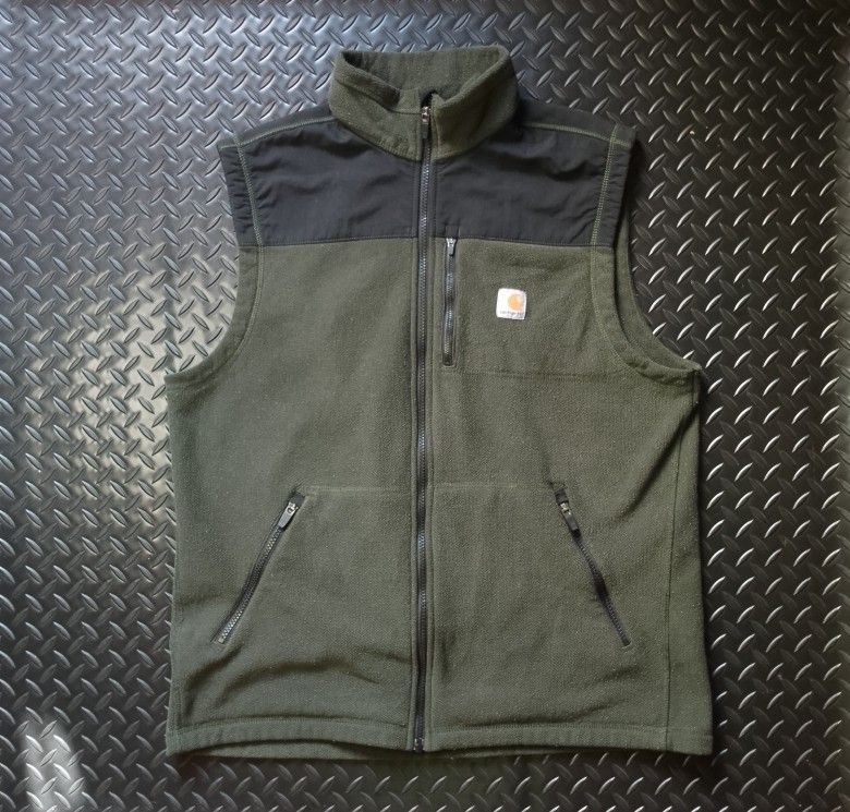 Carhartt Mossy Green Vest (Category: Vests) located in Baguio. Submitted by bado.feels (Listing ID 1466156700, Image 1). Description: Good Condition Size Large Width 22 Length 28 1500 shipped Baguio Loc.