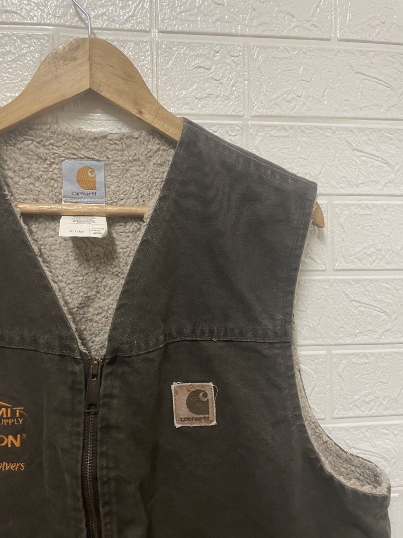 carhartt vest active (Category: Activewear) located in Manila. Submitted by mxzee (Listing ID 1466174389, Image 2). Description: .