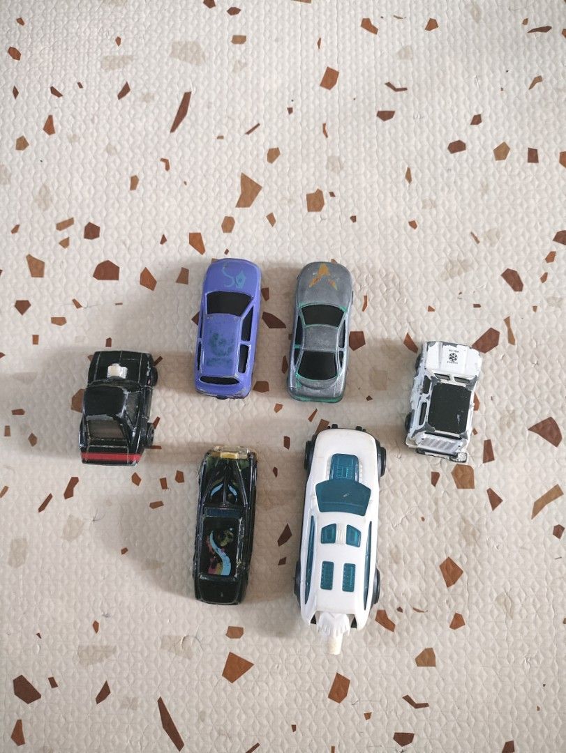 Cars Set 🚗 (Category: Educational & Learning Toys) located in Taguig. Submitted by cleanupmomma (Listing ID 1466242027, Image 1). Description: Please take time to read ❤️ Sold as Set 1 plastic white big car the rest metal wyiwyg.