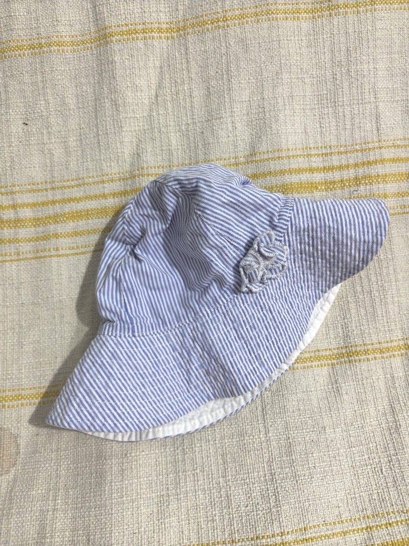 Carter's Baby Hat (3-9mos) (Category: Babies & Kids Fashion) located in Cebu City. Submitted by stealmycloset_ (Listing ID 1466204205, Image 2). Description: .