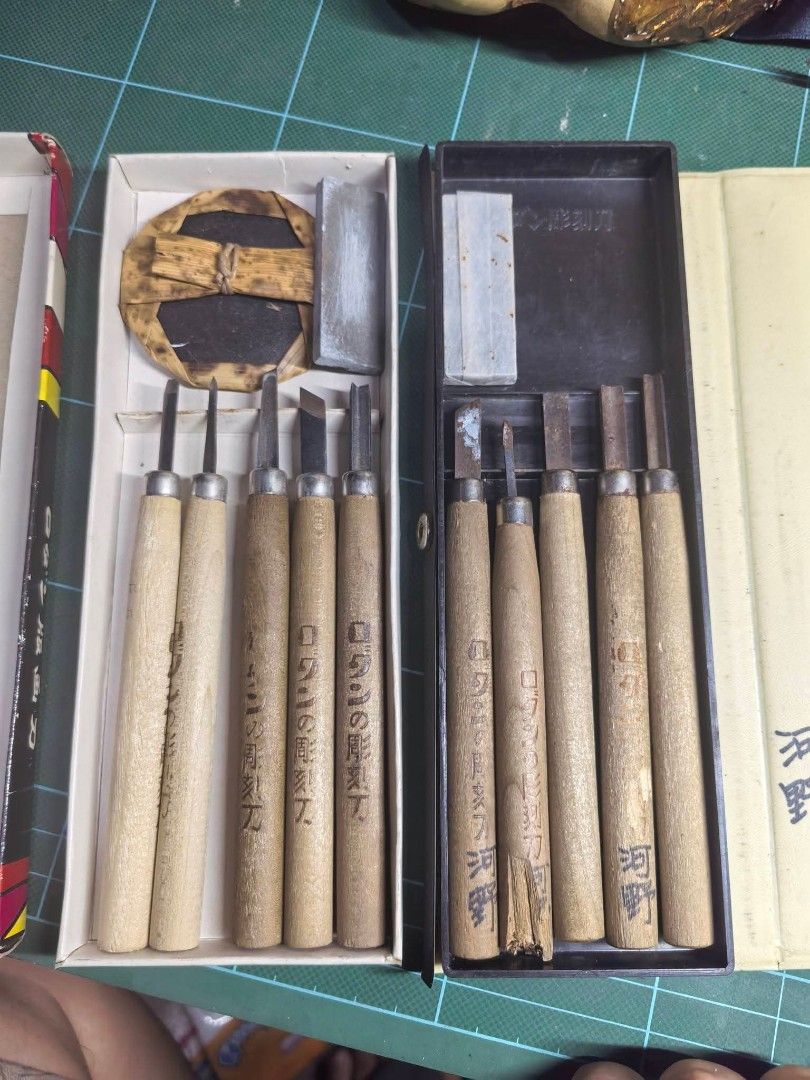 Carving Set (Category: Craft Supplies & Tools) located in Cebu City. Submitted by dudes_villanueva (Listing ID 1466292024, Image 1). Description: Carving Set - 2 Set Package 📌 Two Sets yung may kalawang good as free na. Clean nyo nalang..
