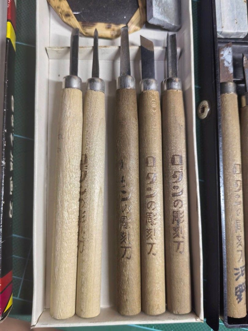 Carving Set (Category: Craft Supplies & Tools) located in Cebu City. Submitted by dudes_villanueva (Listing ID 1466292024, Image 2). Description: Carving Set - 2 Set Package 📌 Two Sets yung may kalawang good as free na. Clean nyo nalang..