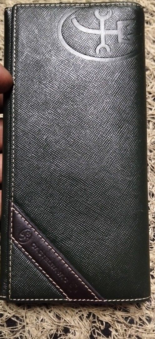 Castelbajac Long Wallet Green Leather (Category: Wallets & Card holders) located in Paranaque City. Submitted by michael-08 (Listing ID 1466197870, Image 1). Description: - Brand: Castelbajac - Material: Textured green saffiano-style leather - Design: Contrast brown corner detail with embossed logo branding - Interior: Vibrant orange lining with a matching orange center divider strap - Features: Multiple card slots, slip pockets, and a secure zip