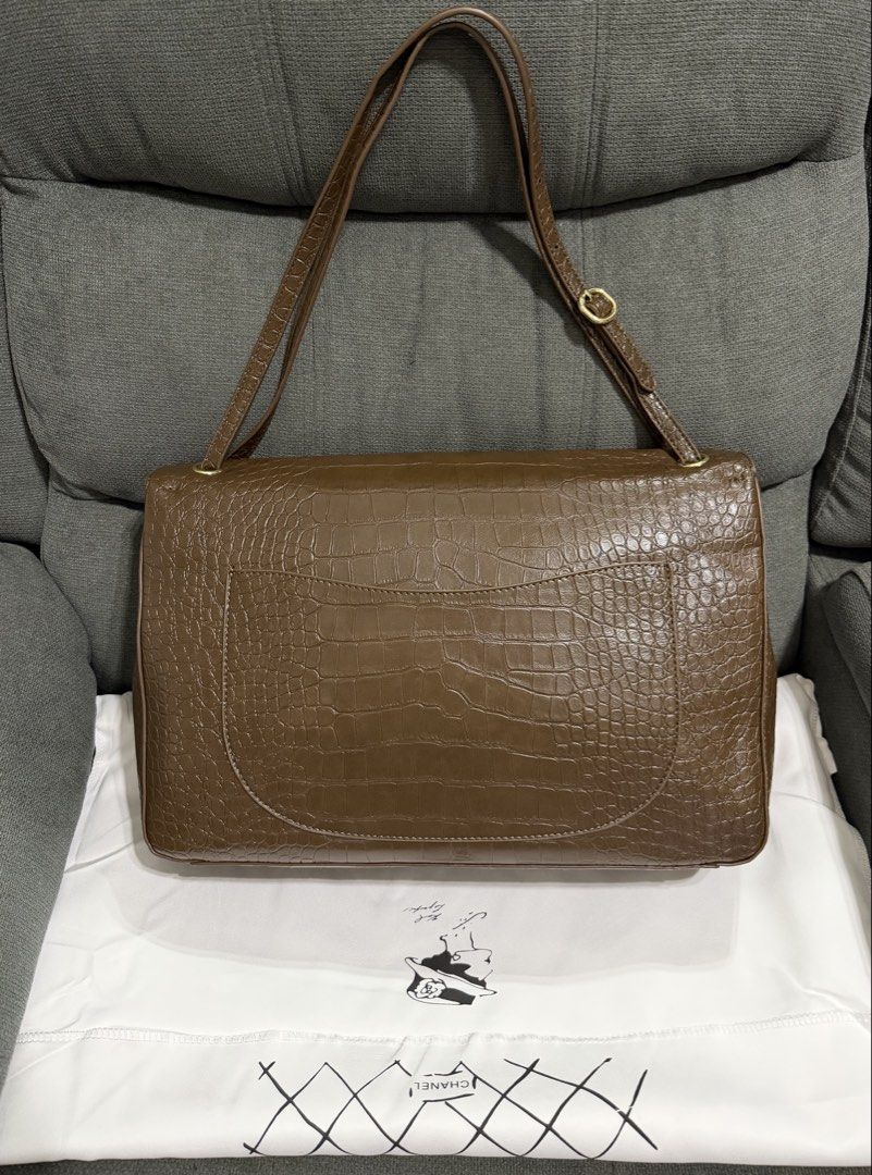 CC Croc Leather Maxi Flap (Category: Shoulder Bags) located in Quezon City. Submitted by chic.bags (Listing ID 1466265869, Image 2). Description: With micro chip code Leather kining Croc leather 2 way Size: L-39cm/H-26cm With dust bag Good as new No issue Japan preloved Actual photo posted Mop: gcash.
