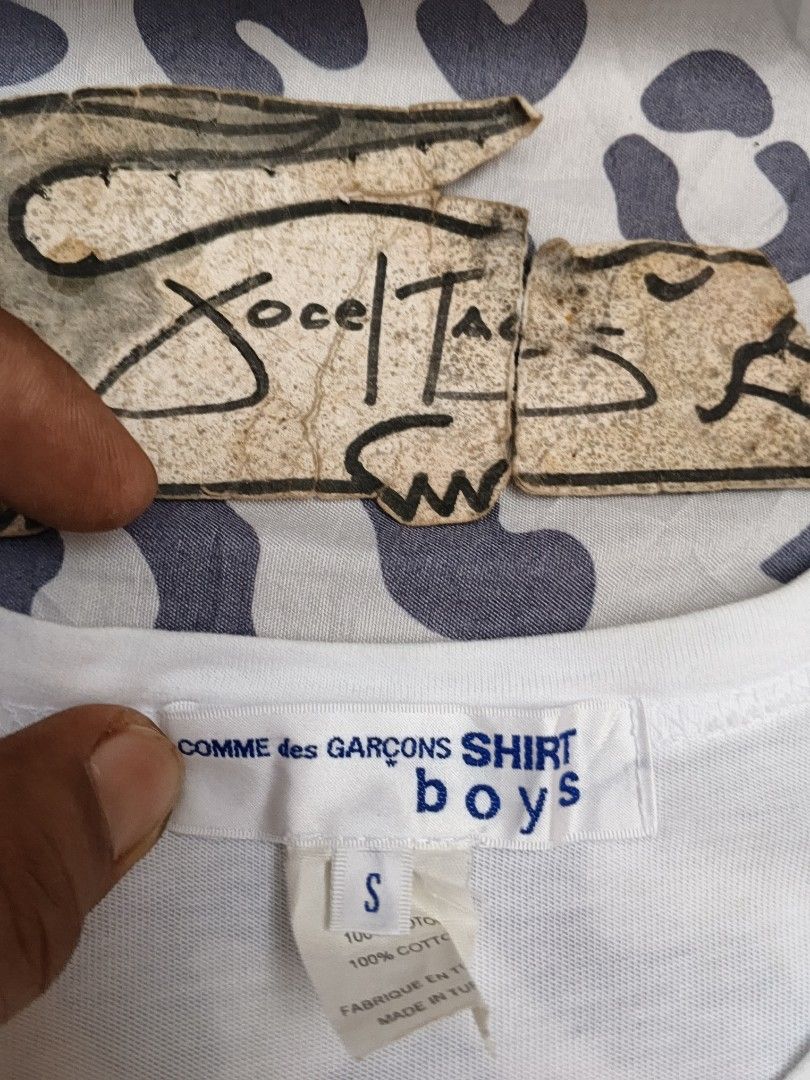 Cdg (Category: Tshirts & Polo Shirts ) located in Manila. Submitted by thrifted1985 (Listing ID 1466157384, Image 3). Description: cdg size small dims 19x26.