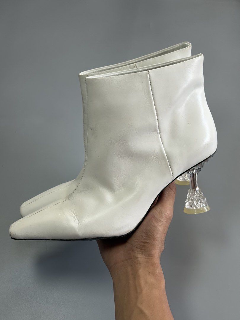 Celine boots (Category: Boots) located in Manila. Submitted by thriftfinds_dvo (Listing ID 1466312368, Image 1). Description: Celine chelsy boots Excellent condition Size 39 on tag Price:1,500 Loc:Davao city .