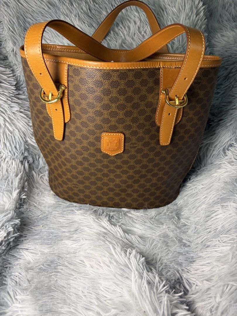 CELINE MACADAM TOTE (Category: Luxury Bags & Wallets) located in Taguig. Submitted by ljlucero (Listing ID 1466278300, Image 2). Description: .