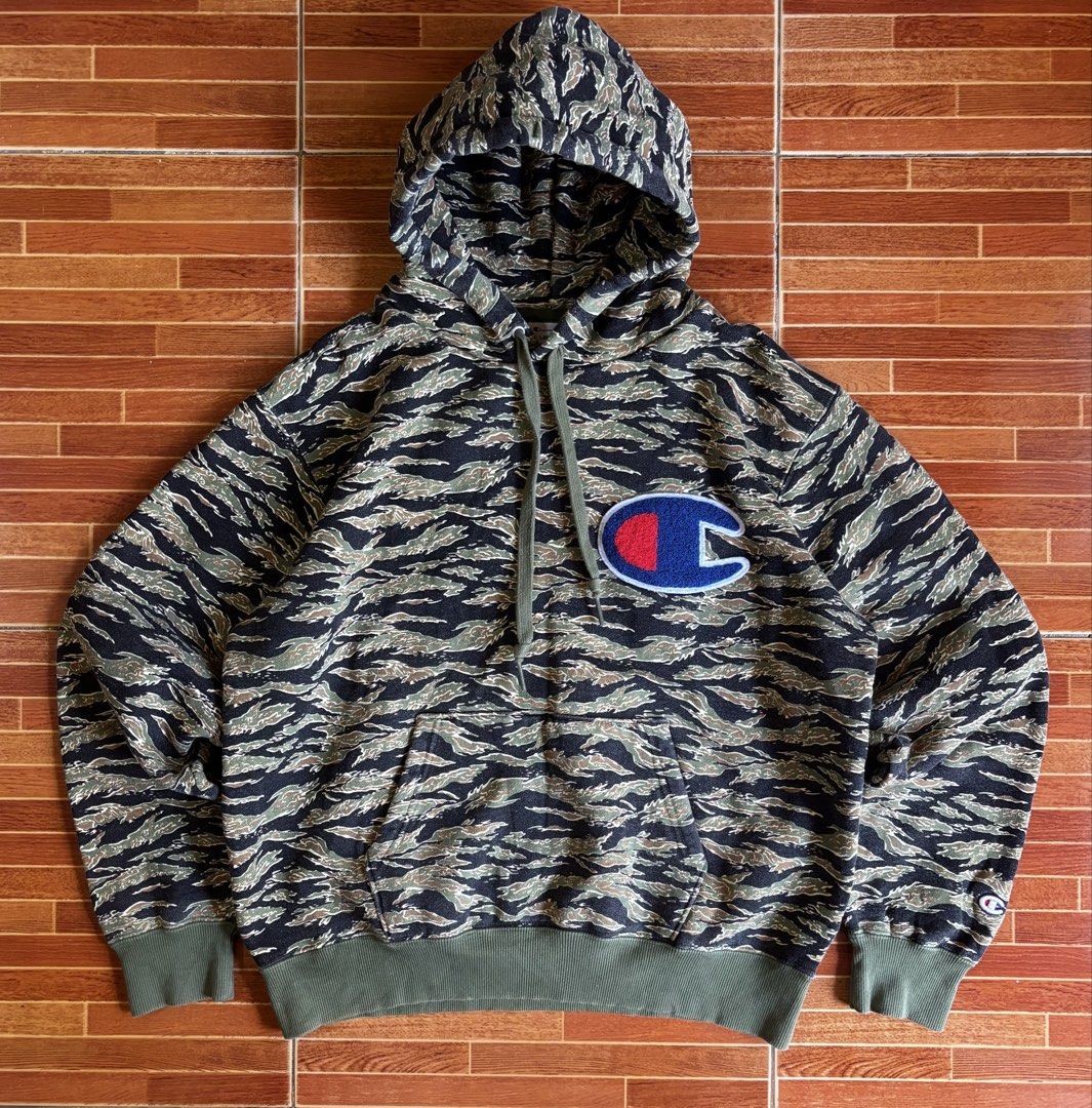 Champion Camouflage Hoodie (Category: Coats, Jackets and Outerwear) located in Cavite. Submitted by prelovedbyreluv (Listing ID 1466201382, Image 1). Description: free ship 24x24 boxy fit .