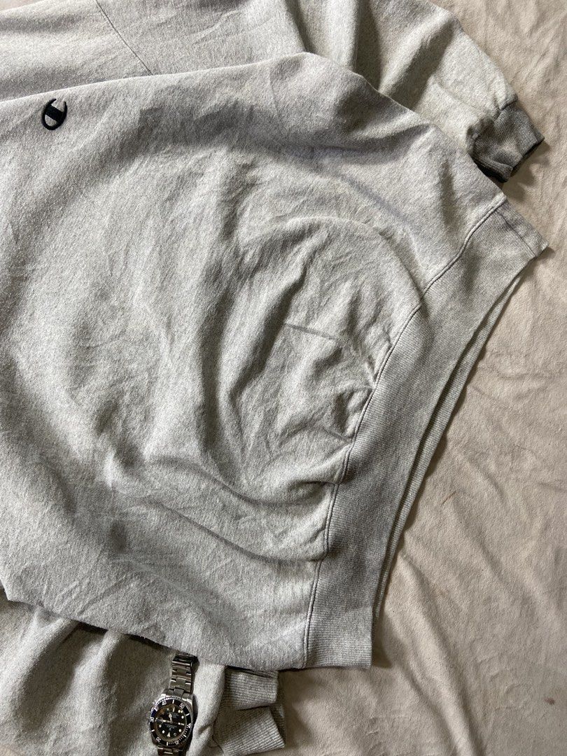 CHAMPION CREWNECK LONG SLEEVES (Category: Coats, Jackets and Outerwear) located in Bacolod City. Submitted by clerkhexx (Listing ID 1466320108, Image 3). Description: CHAMPION GREY CREWNECK LONG SLEEVE (EMBROIDERY) Brand: CHAMPION Measurements: WIDTH 25 LENGHT 26 Mine: 250 Condition of this item 10 - color rate 10- issue need hard wash Check every photos for conditions of the item.