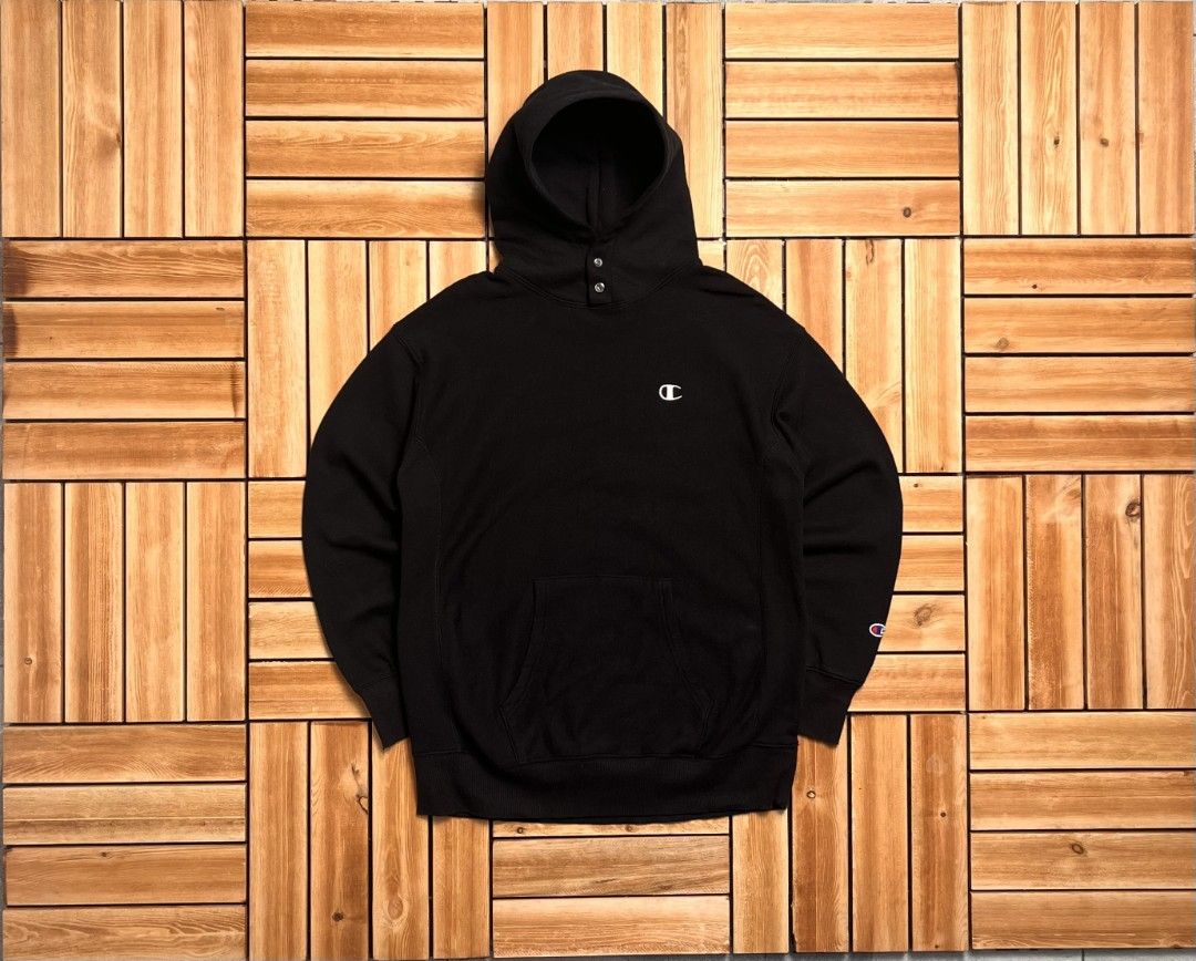 CHAMPION HOODIE (Category: Coats, Jackets and Outerwear) located in Floridablanca. Submitted by d_elevated (Listing ID 1466296483, Image 2). Description: .