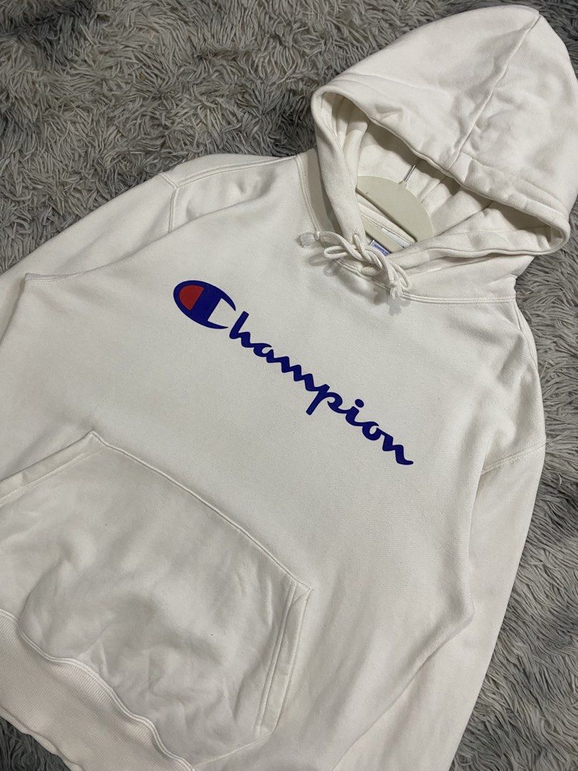 Champion Hoodie (Category: Coats, Jackets and Outerwear) located in Manila. Submitted by kurtmnla (Listing ID 1466302390, Image 2). Description: Champion Hoodie -Size M/ S FIT / Unisex -Condition 9.5/10 -Dimes 22x24 -issue Minimal Dirt Quezon city.