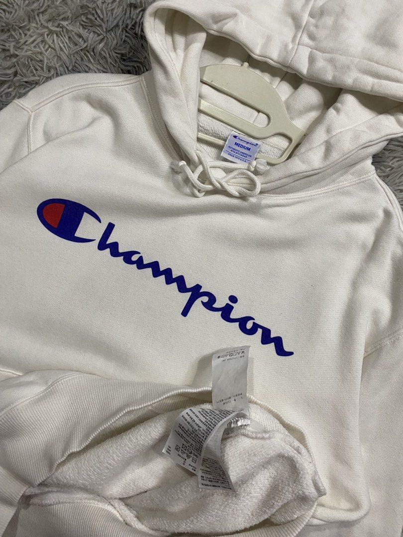 Champion Hoodie (Category: Coats, Jackets and Outerwear) located in Manila. Submitted by kurtmnla (Listing ID 1466302390, Image 3). Description: Champion Hoodie -Size M/ S FIT / Unisex -Condition 9.5/10 -Dimes 22x24 -issue Minimal Dirt Quezon city.