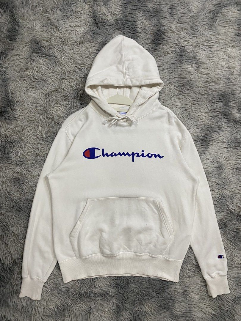 Champion Hoodie (Category: Coats, Jackets and Outerwear) located in Manila. Submitted by kurtmnla (Listing ID 1466302390, Image 1). Description: Champion Hoodie -Size M/ S FIT / Unisex -Condition 9.5/10 -Dimes 22x24 -issue Minimal Dirt Quezon city.